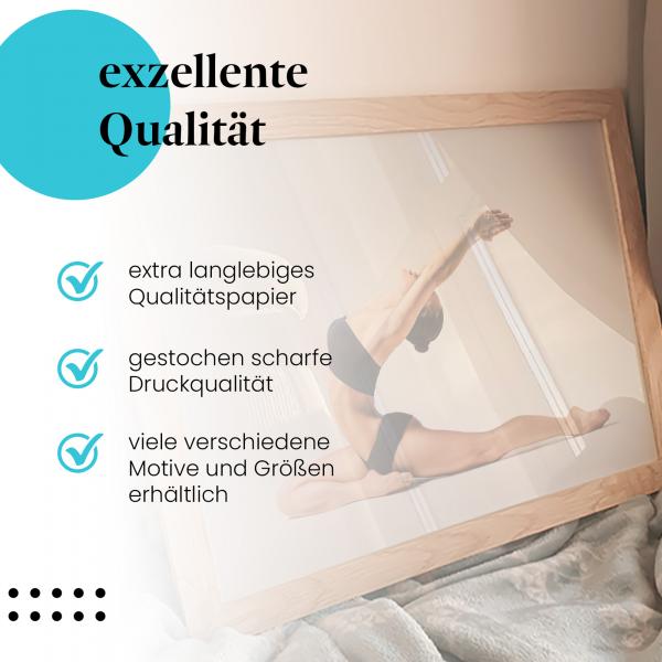 Gerahmtes Wandbild "Frau, Yoga, Flexibilität". Hochwertiger Druck, verschiedene Größen erhältlich.